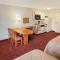 Days Inn & Suites by Wyndham Green Bay WI