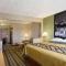 Super 8 by Wyndham Lees Summit