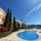 Retro n’ Boujee 1BR Apt with Pool and Balcony