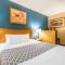 Econo Lodge Inn & Suites