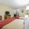 Econo Lodge Inn & Suites