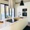 Manos 114