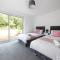 The Spinney - Perfect for Contractors, Large Groups & Families