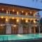 Wunderbar Beach Hotel
