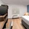 WoodSpring Suites Toledo Maumee