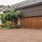 Floras Barn