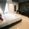 B-Black Hotel Chonburi - Chon Buri