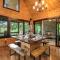 Creekside Cabin with Hot Tub, Mtn Views and More! - 米纳勒尔布拉夫