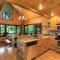 Creekside Cabin with Hot Tub, Mtn Views and More! - 米纳勒尔布拉夫
