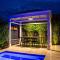 Hollidge House 5 Star Luxury Apartments