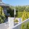 Manos Housing Units