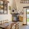 Girasole Cottage overlooking the Orcia valley in Tuscany