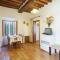 Tuscan Farmhouse with 7 Apartments for max 30 persons