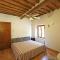 Tuscan Farmhouse with 7 Apartments for max 30 persons