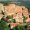 Tuscan Farmhouse with 7 Apartments for max 30 persons