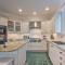 Spacious Elk Mountain Sanctuary with Deck and Views! - أشفيل