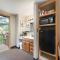 4 Seasons Inn on Fall River - استيس بارك