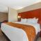Holiday Inn Express & Suites Milwaukee NW - Park Place by IHG