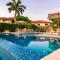 Casa Luna 4 - Gated Seaside Village with Shared Pool, Jacquzi, & Beach Cove - George Town