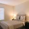Perfect Apt near UCLA w Parking Gym Pool WIFI in Westwood B3