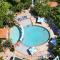 Charming Broadbeach unit - Soothing pool views