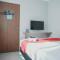 RedDoorz Plus near Soekarno Hatta Airport Taman Mahkota - 当格浪