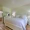 Blue Ridge Mtn Views Condo with Furnished Balcony