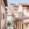 Piazza Santa Croce Design Apartment with Balcony