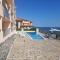Coral Beach Apartment
