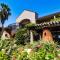 Vineyard Court Designer Suites Hotel