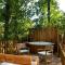 Magic Roof Top Bus with big bath in the tree forest! - 米米藏