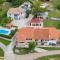 House Smoky with private pool and jacuzzi