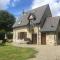 The Gingerbread House Cottage - Beauficel