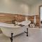 Luxury Home with Deck Explore the Catskill Mtns! - 温德姆