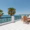 Beachfront Modern Apartment