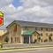 Super 8 by Wyndham Willmar