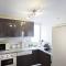 H&H Apartment im Herzen der Stadt Nr 17-Karl mit Küche, Wohnzimmer und Esstisch