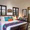 Casa Zarah - Hacienda Family Home - Pool and 2-Block to Beach