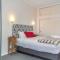 QV Private Airconditioned Waterfront Apartment - 423