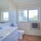 HaHei Haven - Sunny Hahei Escape w Large Lawn, BBQ & Relaxed Coastal Living