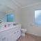 HaHei Haven - Sunny Hahei Escape w Large Lawn, BBQ & Relaxed Coastal Living