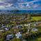 HaHei Haven - Sunny Hahei Escape w Large Lawn, BBQ & Relaxed Coastal Living