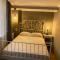 Kinzi House