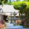 Lime N Soda Beachfront Resort - 通萨拉