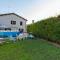 GuestHost - Borgo Santa Lucia Apartment with Private Parking & Garden