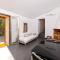 Villa Mancor Pool & Mountain Views