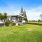 Queenie - Waikanae Beach Holiday Home