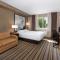 Super 8 by Wyndham Winnipeg West - Winnipeg