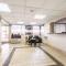 Econo Lodge Inn & Suites Near Bricktown