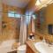 Comfortable and Convenient Truckee Condo - Траки